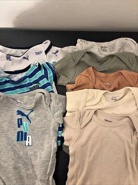 Baby onesie bundle / Lot of 19